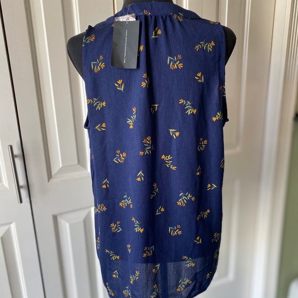 Sweet Rain Sleeveless Top - Picture 3 of 6